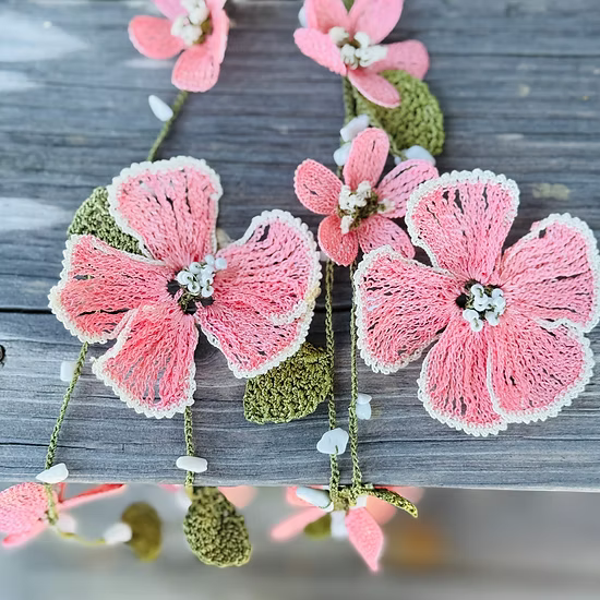 Lauren Floral Crochet Lariat Necklace - Pink